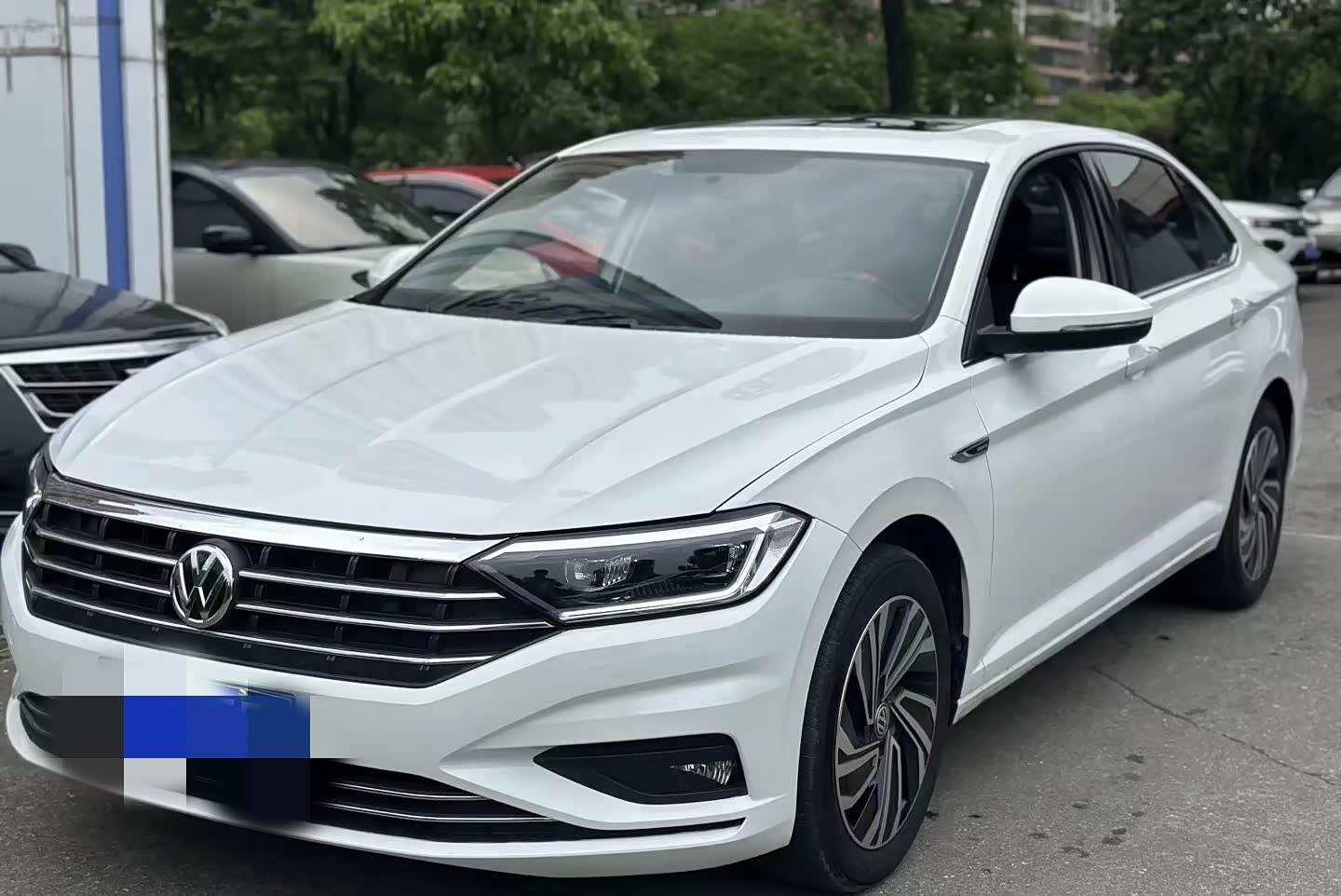 作为兼顾通勤和家庭的车21款速腾超越版这四年把贴心刻进