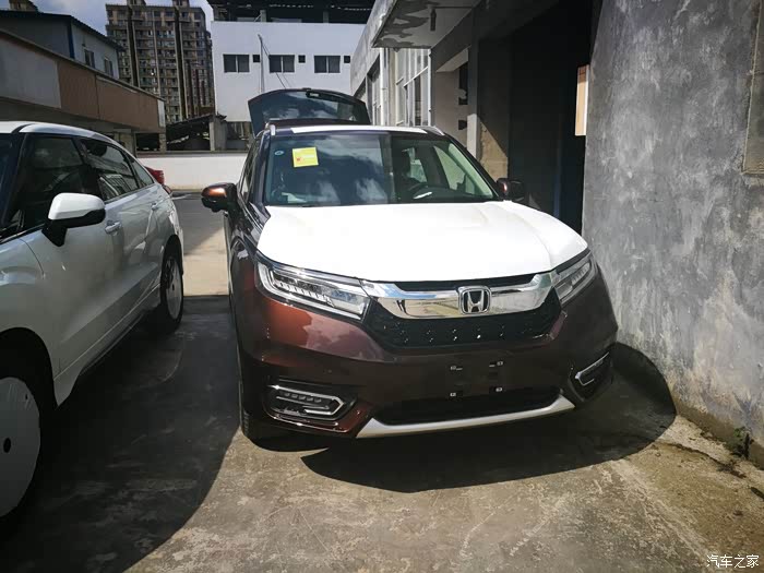 告诉大家一个好消息,2.0t的轮胎已经是普利司通的了,我的车就是