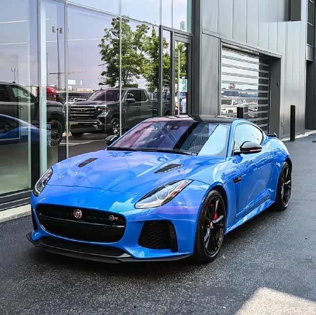 年轻的运动感 捷豹f-type svr 高性能版本