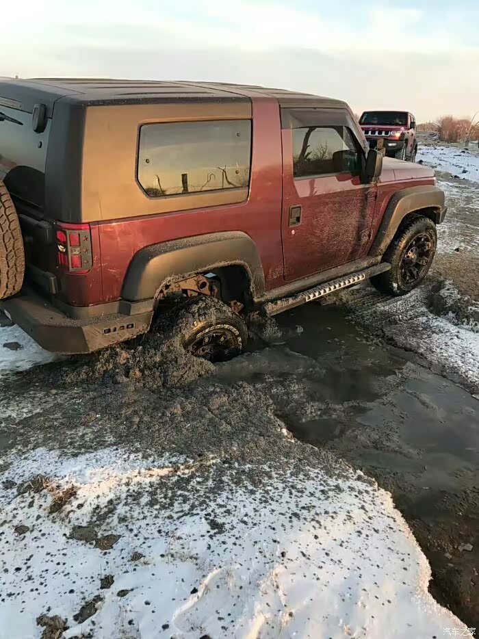 《战狼2》必须用国产车,北汽bj40越野车