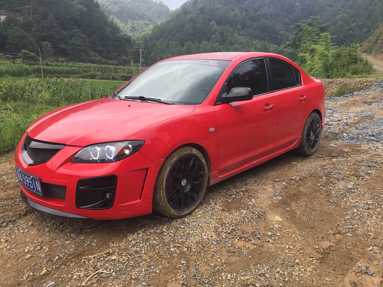 跪求红色马三车主能把车身两侧前纵梁照片发给我