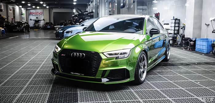 要想生活过得去身上总得背点绿奥迪改色曼巴绿