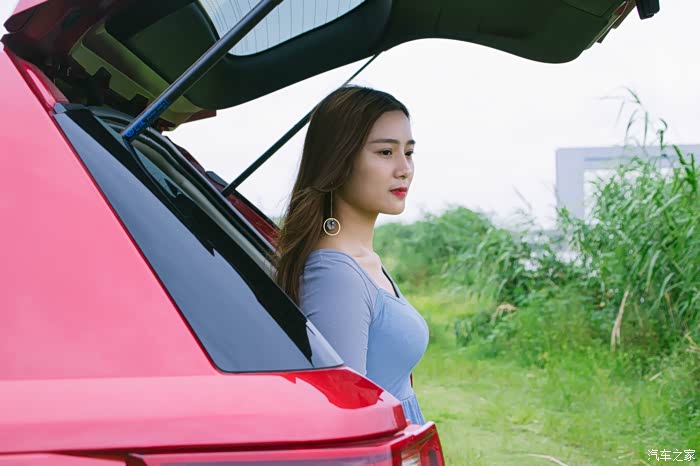 准媳妇当车模最美的时光遇见最美的你