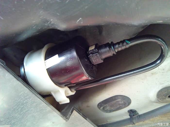 6排量汽油滤清器的位置在哪里啊?
