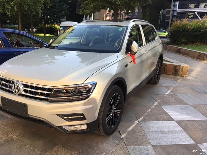 定了330冰岛银今天在在路上碰到一个冰岛银感觉颜色泛黄