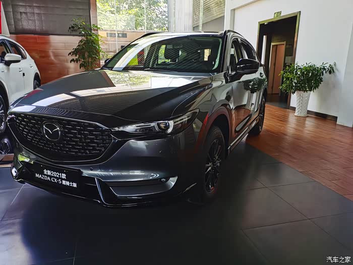 铂钢灰的马自达黑骑士还是好看提个车