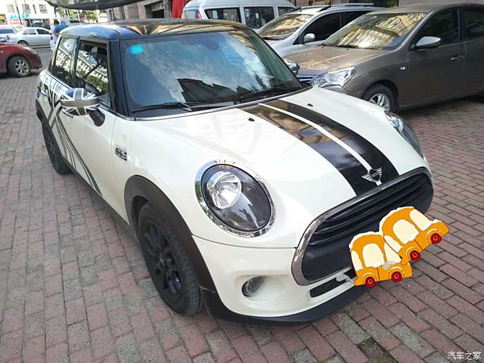 這是我的mini one,2020款的.它也是目前我們三口之家的唯一一臺車.