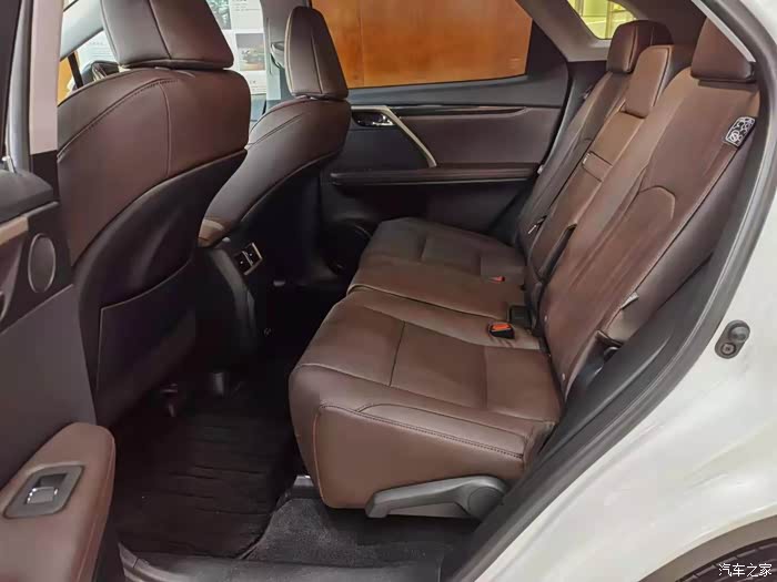 到店看雷克萨斯rx300 感觉很合适