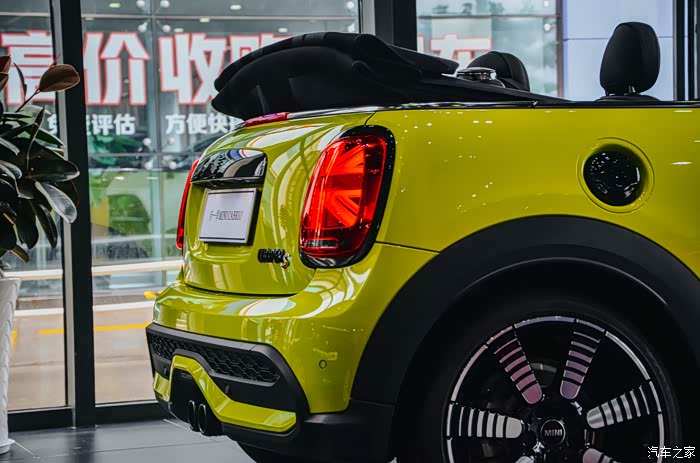 捂好钱包装配新色卡青柠绿minicabrio敞篷版来了