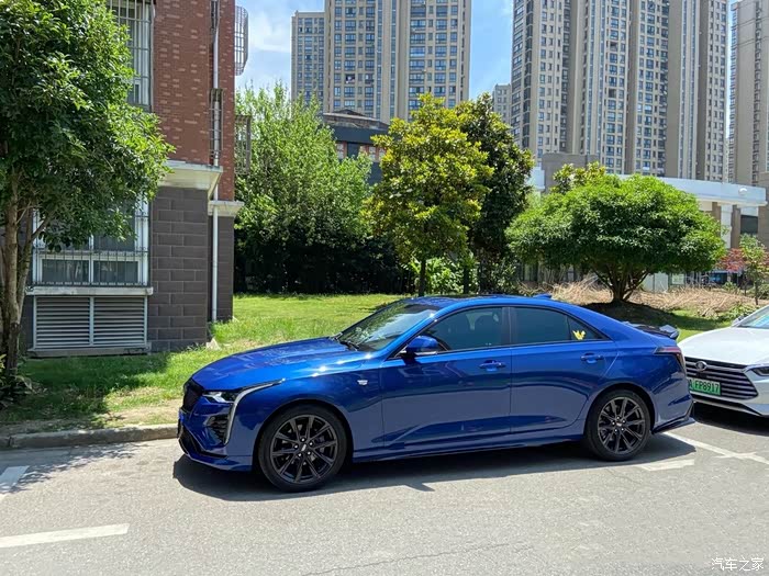 95后小哥人生第一辆车凯迪拉克ct4