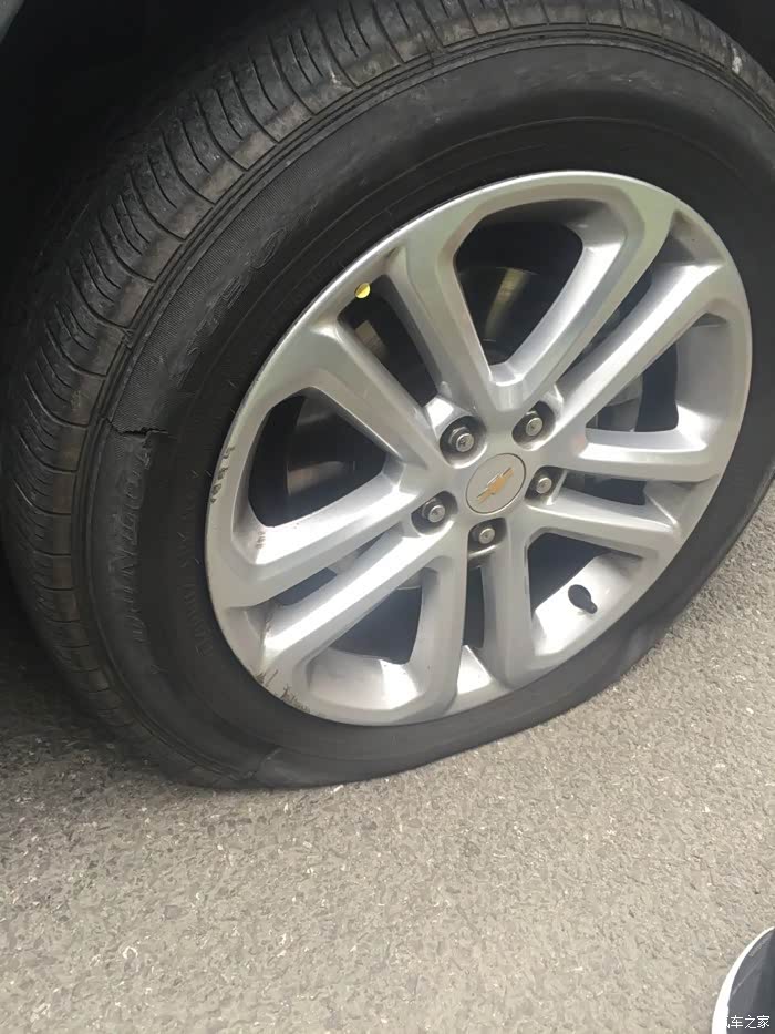 创酷2016自舒高速爆胎