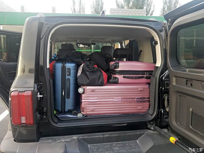 坦克后背箱空间也可以
