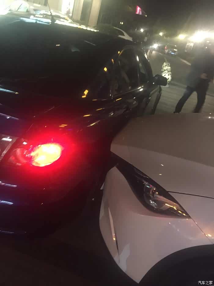 平安夜出停车场一碰!大家看看去4s店得多少银子