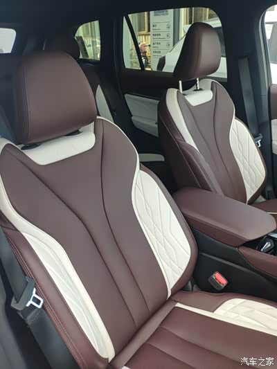 座椅不是翠羽蓝麂皮内饰