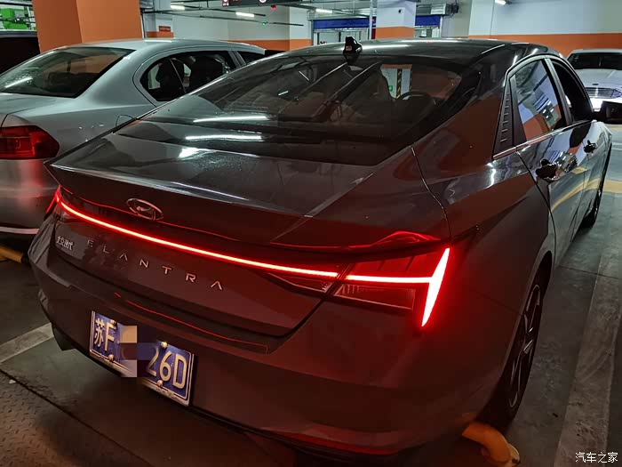 h型贯穿式led后尾灯