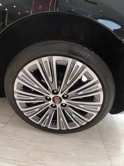 ***轮毂,双色配红旗车标,新时尚,新定义.