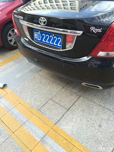 这是真车哦,没ps过车牌噢,闽d车牌比较值钱些,估计车牌跟车子差不多贵