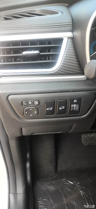 后视镜调节.上坡辅助,陡坡缓降,功能齐全.