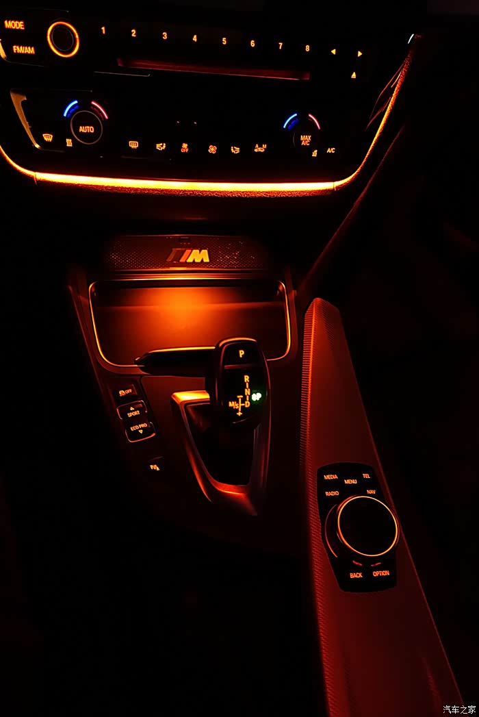 黑暗中的一缕白,宝马3系内饰夜拍