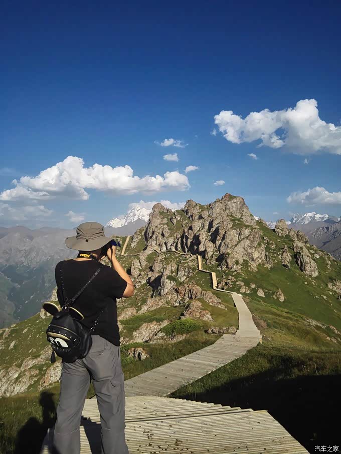 一台驭胜s350夫妻2人驰骋万里游新疆单车陷沙坑越挫越勇