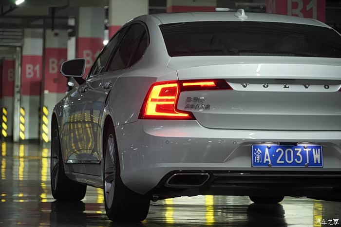 沃尔沃s90漂亮的尾部线条