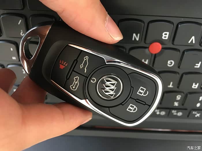 钥匙上带个启车功能,感觉冬天和夏天比较实用