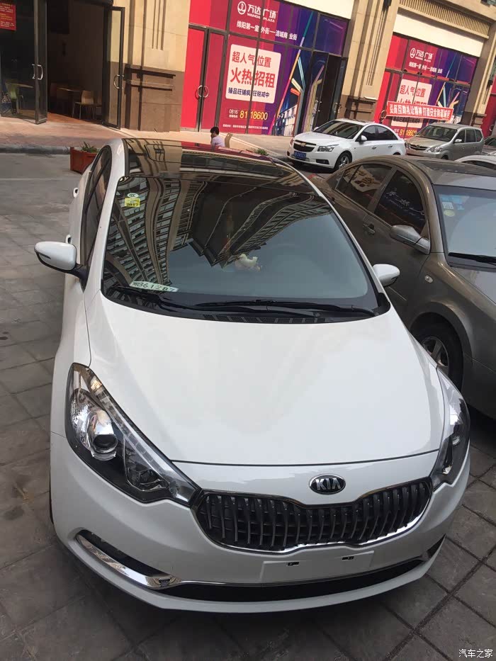 今天贴了黑顶膜和熏黑车灯