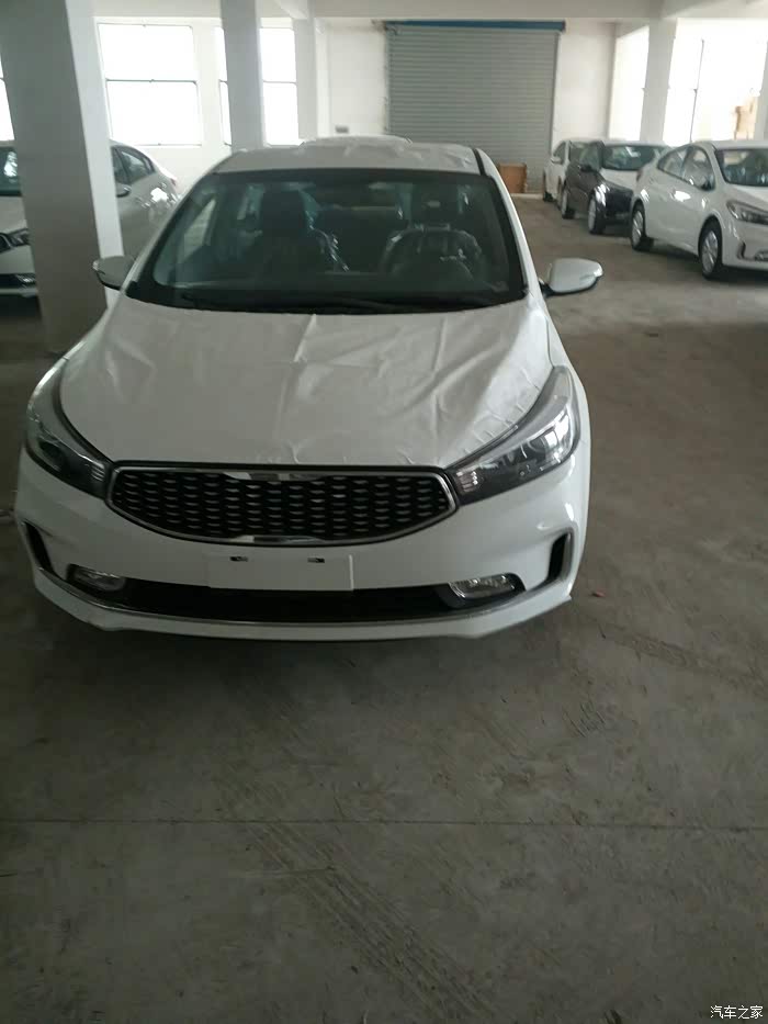 问问大家k3你们都是选的珍珠白还是透明白有没有珍珠白的车