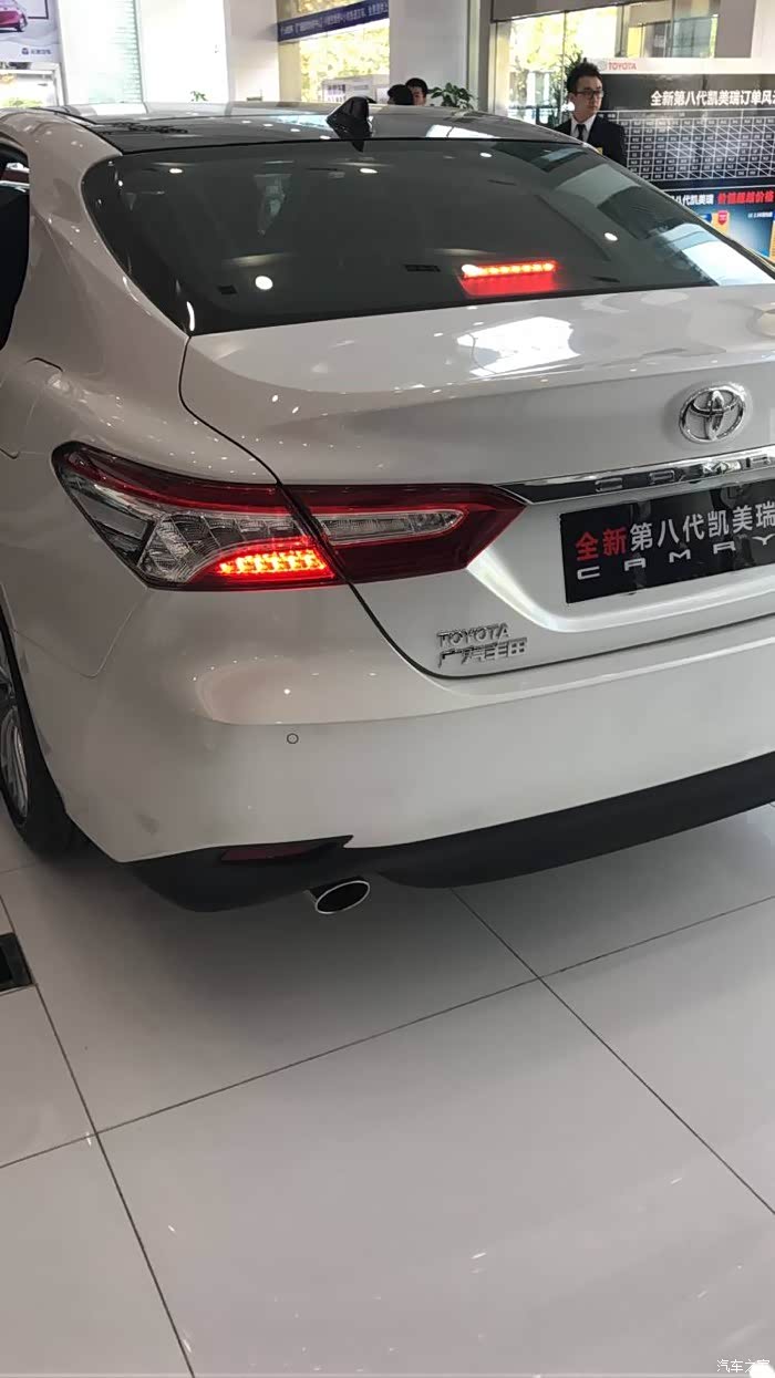 第八代凯美瑞到店实拍