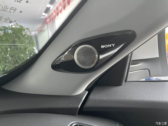 索尼的音响,音质真心不错,别忘了,这是最低配的车