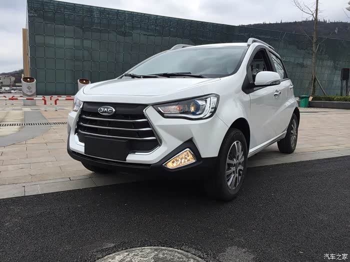 昨天去看啦一天的车,一见钟情于江淮瑞风s2迷你,回来之后就一直的想念