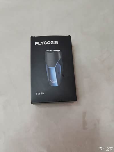 飞科剃须刀的外包装!全身黑色设计很有质感!