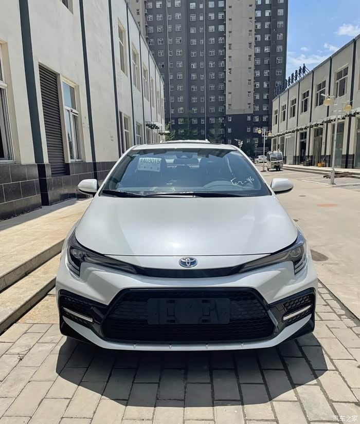 突然刷到这个雷凌双擎,感觉这个车型是我喜欢的,颜色珍珠白还挺好看的