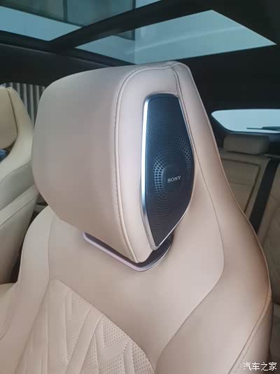 头枕音响,独有的设计,让静音留给身边的家人.