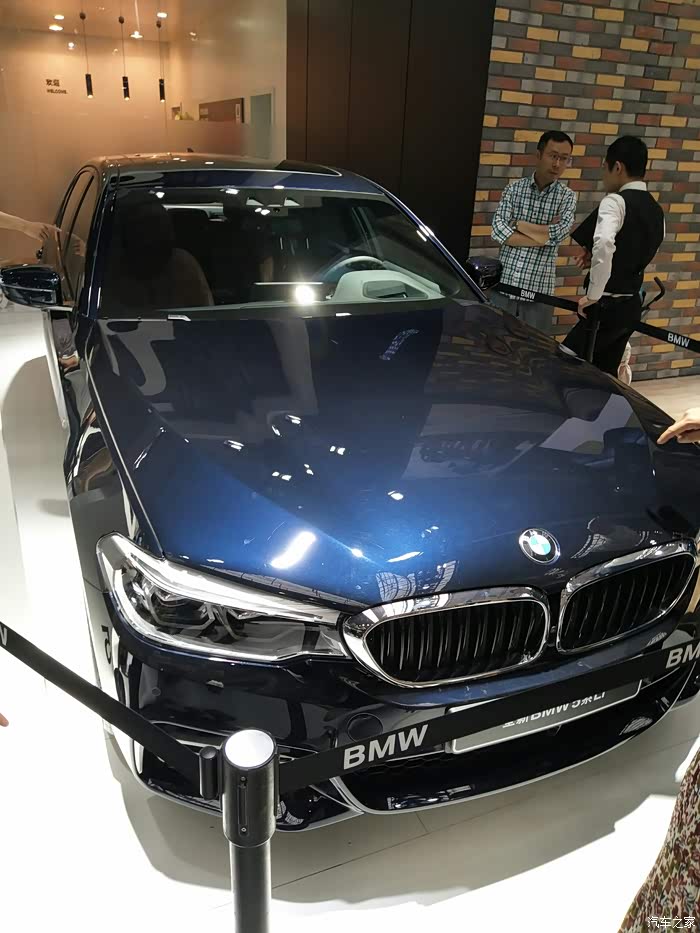 全新宝马5系,实拍图