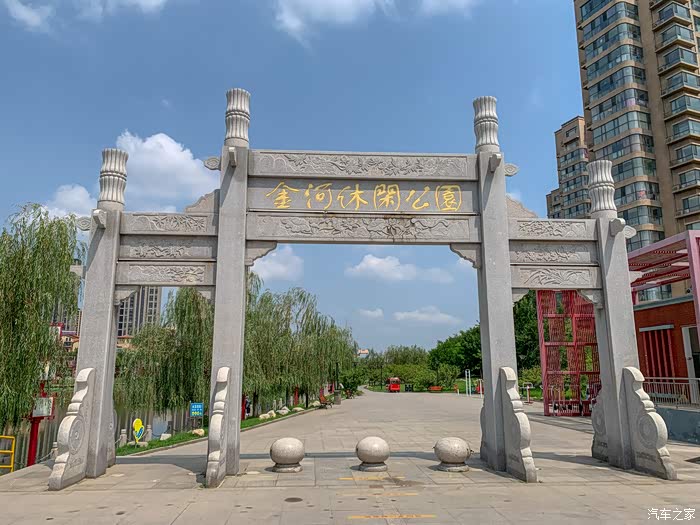 身边的金河休闲公园