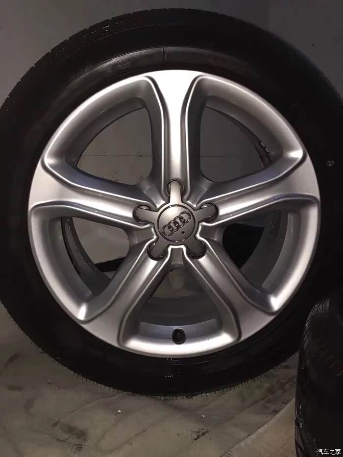 奥迪a4l17寸原车轮毂看看