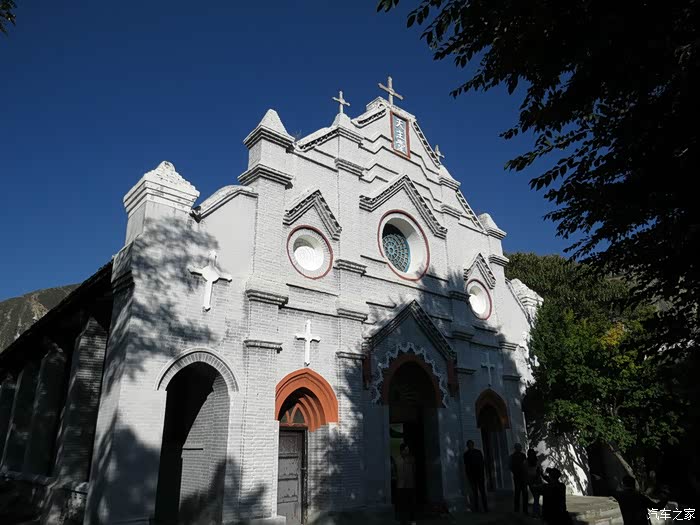 懋功会议就是在这座小教堂里开的