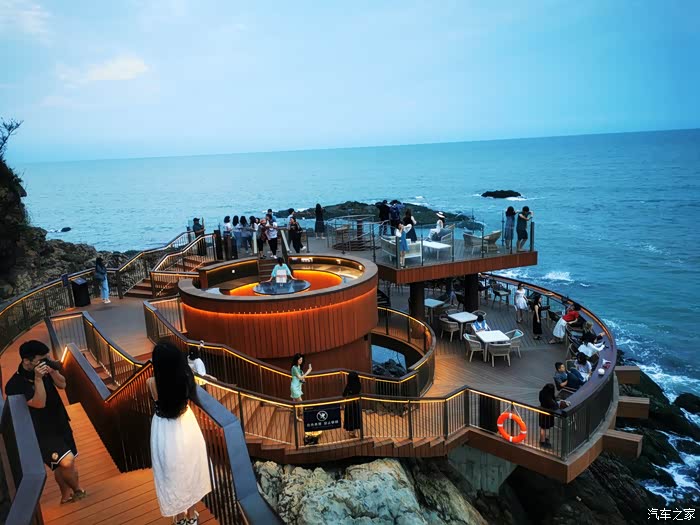 逸起打卡惠州网红景点园方东山海礁石酒吧