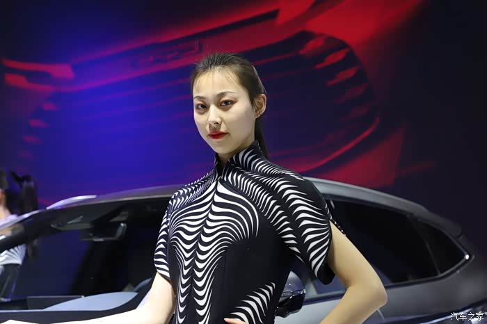 迎暖春送积分驾驶比亚迪汉ev参观五一车展车模美车更美