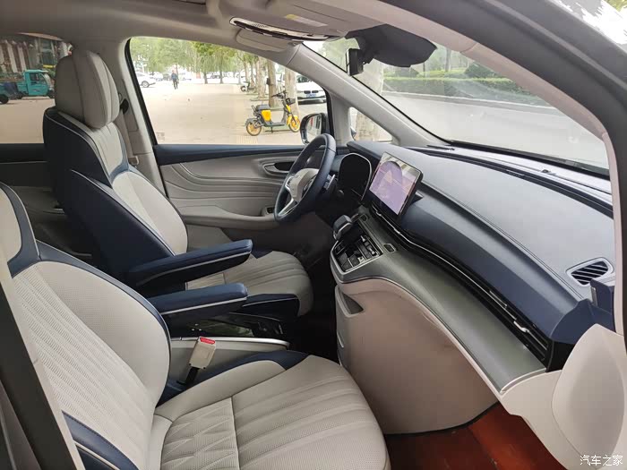 荣威imax8这车空间非常的大