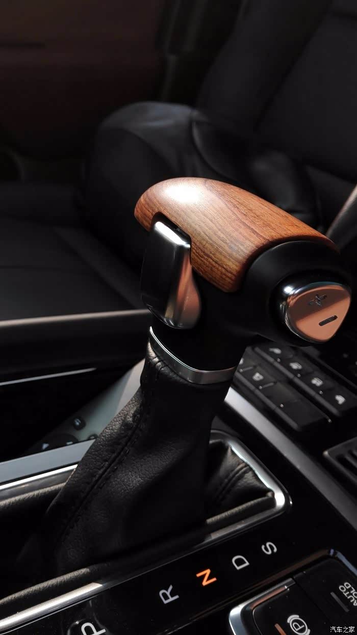 求购2013款 2.0自尊 有人做过木质档把吗