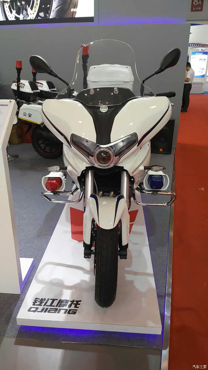 贝纳利bj300gs巡航版亮相第七届中国国际道路交通安全产品博览会