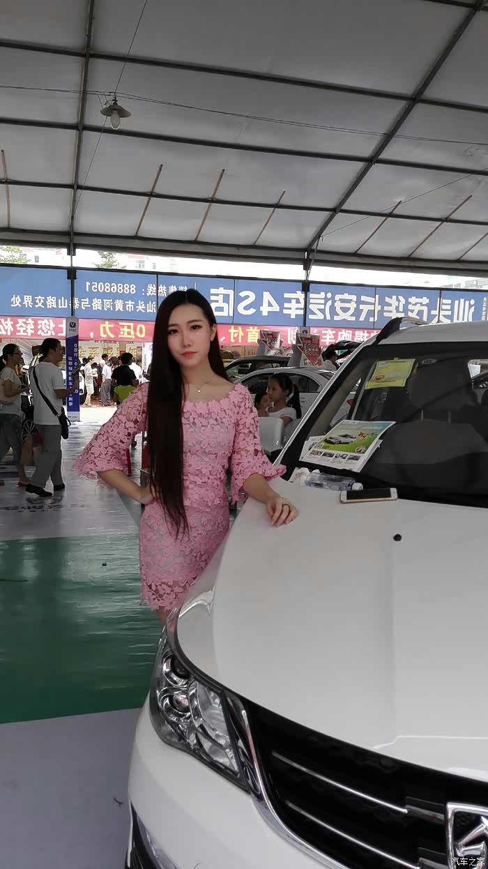 翘臀美女车模,记十一汕头林百欣车展,加长悍马镇楼