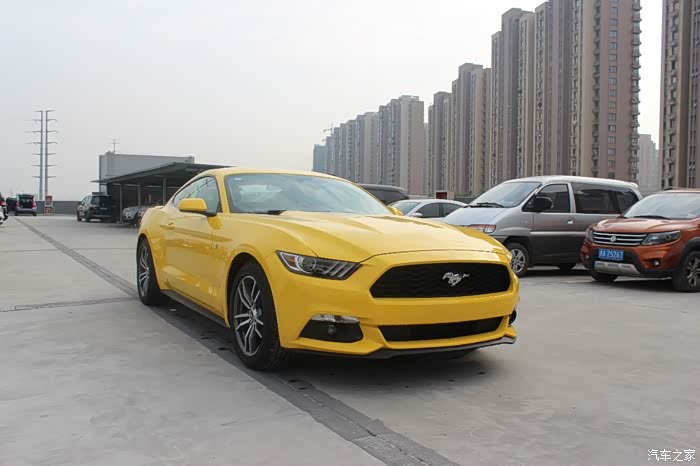 快来围观出浴大黄马来自美系肌肉跑车