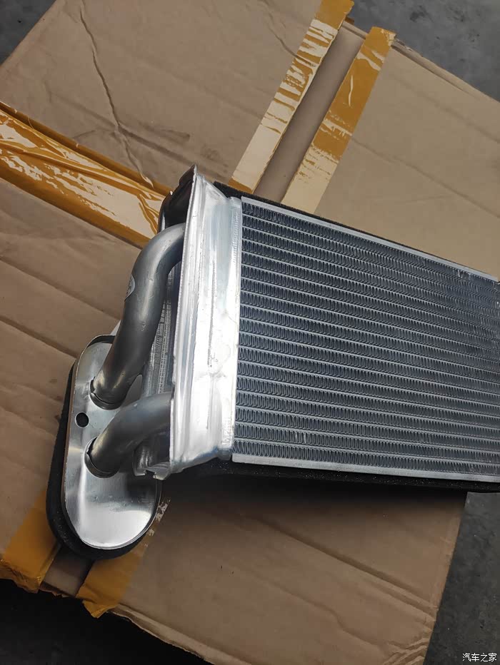 继爆水箱后买的捷达全铝小水箱到货开始更换