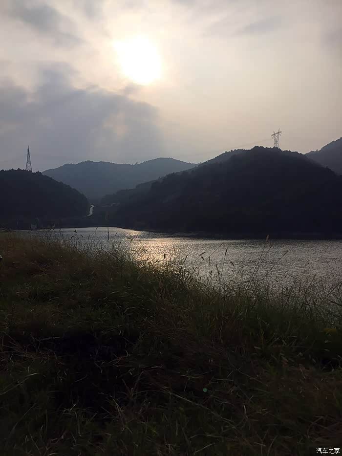 辛巴18带着家人长沙丰梅岭水库烧烤