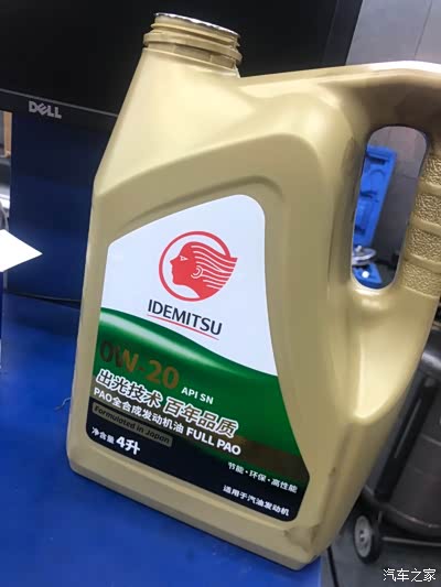 一桶全加里了,一点没剩. 车友们每次保养都用几升机油?