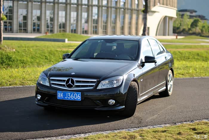老车也来露脸车况依旧完美的w204奔驰c200运动版