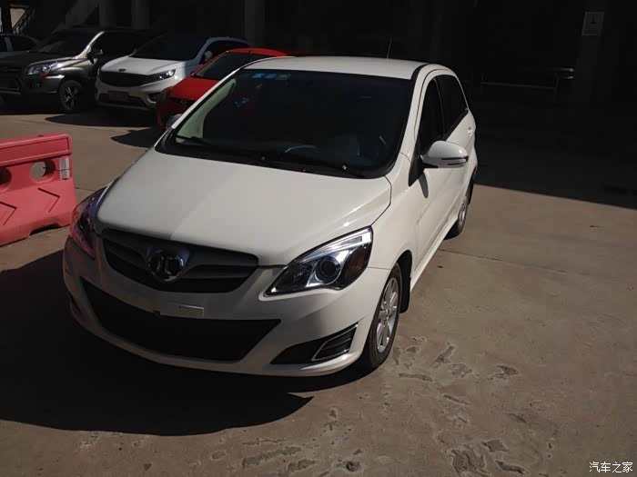 武汉出一台15年的北京e150白色自动挡